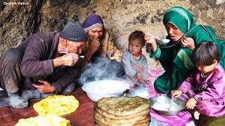 Old Lovers Living in a Cave | Cooking Flatbread and Handmade Soup for Grandchildren