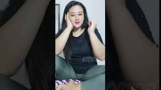 Duduk Santai Di Rumah Bunda Manis