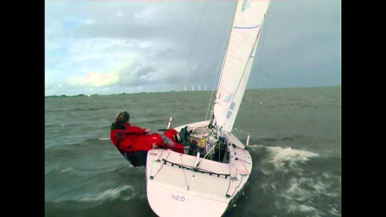 Yngling Boat handling deel1: Aan de wind - YouTube