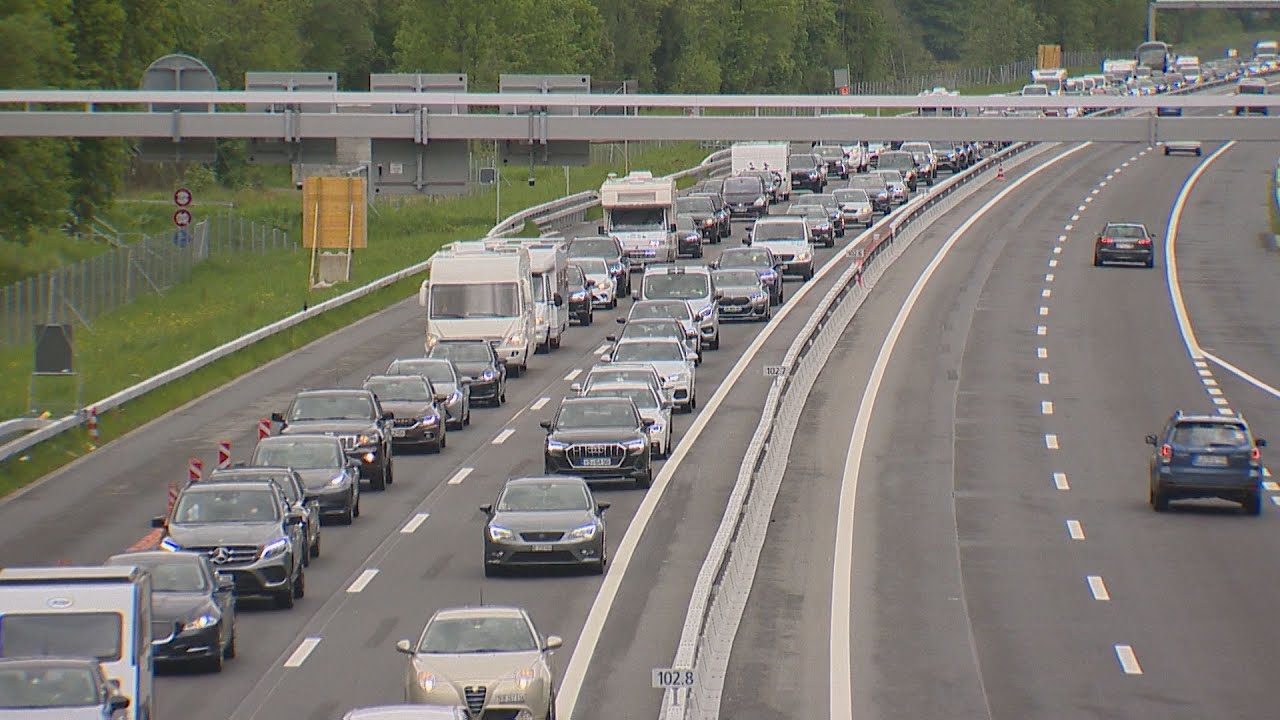 Airolo TI: Rückreisewelle - Mehrere Kilometer Stau am Gotthard