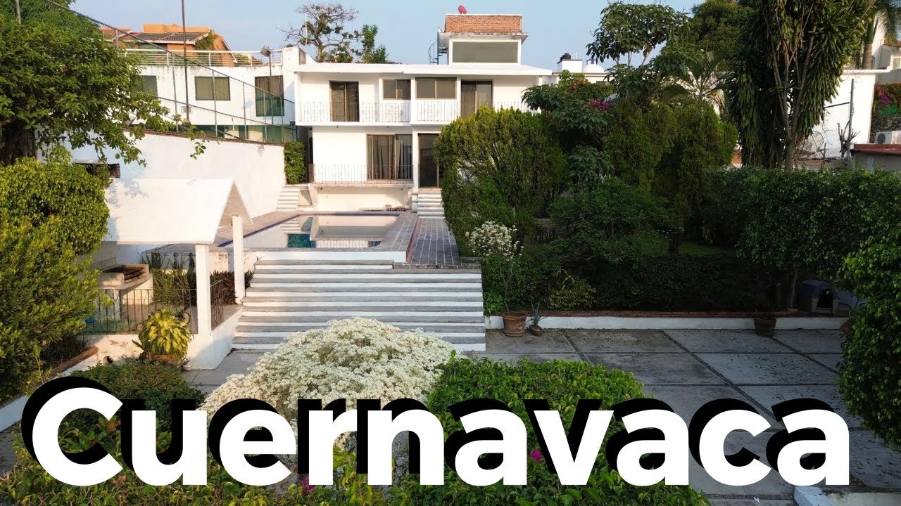 Venta de casa con alberca y jardín privado, en Brisas de Cuernavaca. Temixco, Morelos.