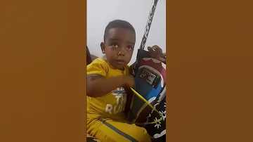طفل يعزف الطمبور مع الفخيم عبدالله علي ود دار الزين 