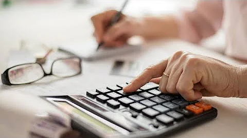 Investing Tips & Tricks From a Woman Who Retired a...
