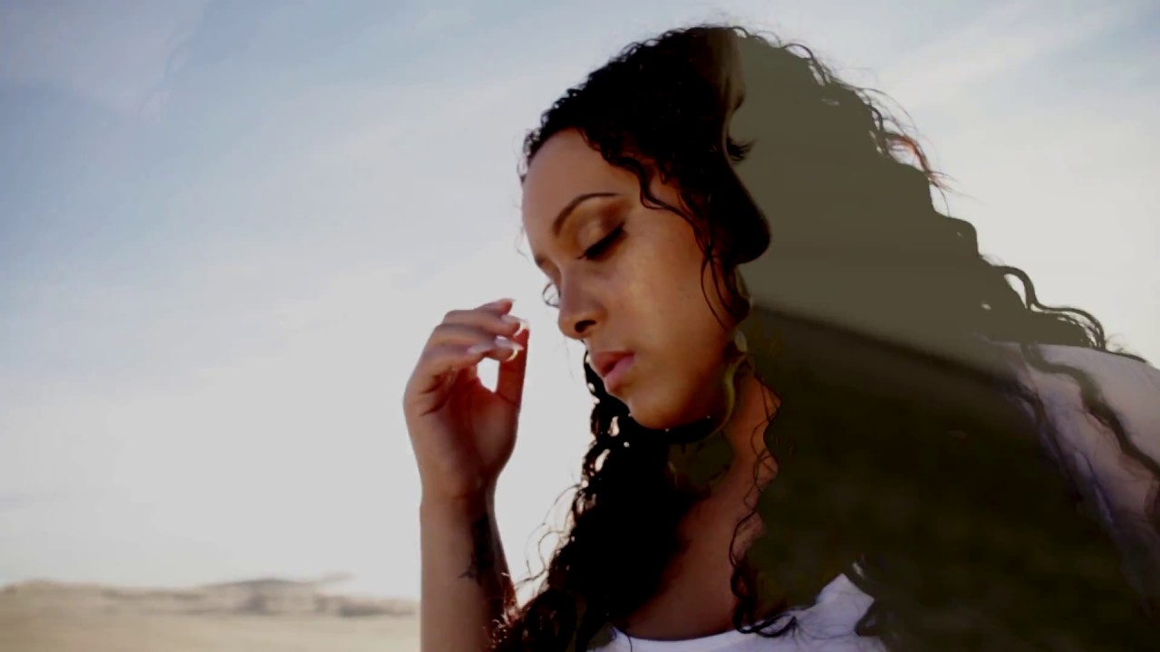 Assista a Kim - Chaque Seconde (Clip Officiel) no YouTube Assista a Kim - Chaque Seconde (Clip Officiel) no YouTube