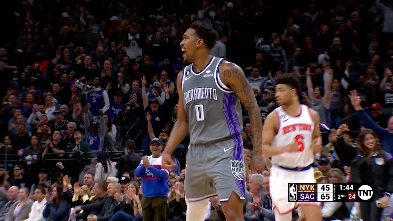 Malik Monk destroys Julius Randle with a stepback 3 and makes the arena give him a standing ovation