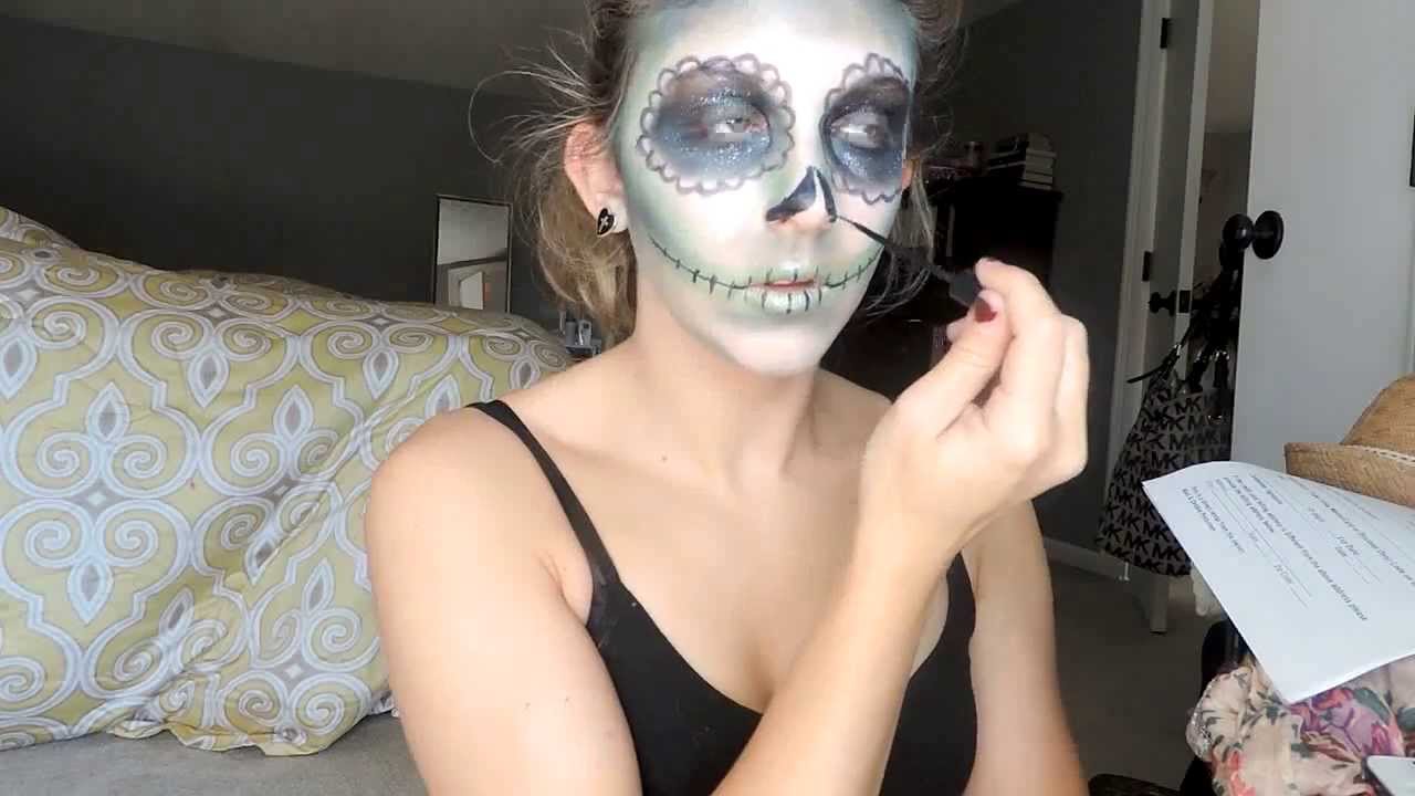 Sugar skull: Halloween makeup, hair, and outfit!