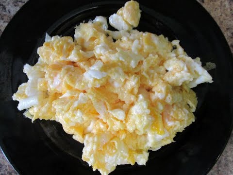 Wideo: Jak Smacznie Usmażyć Jajecznicę