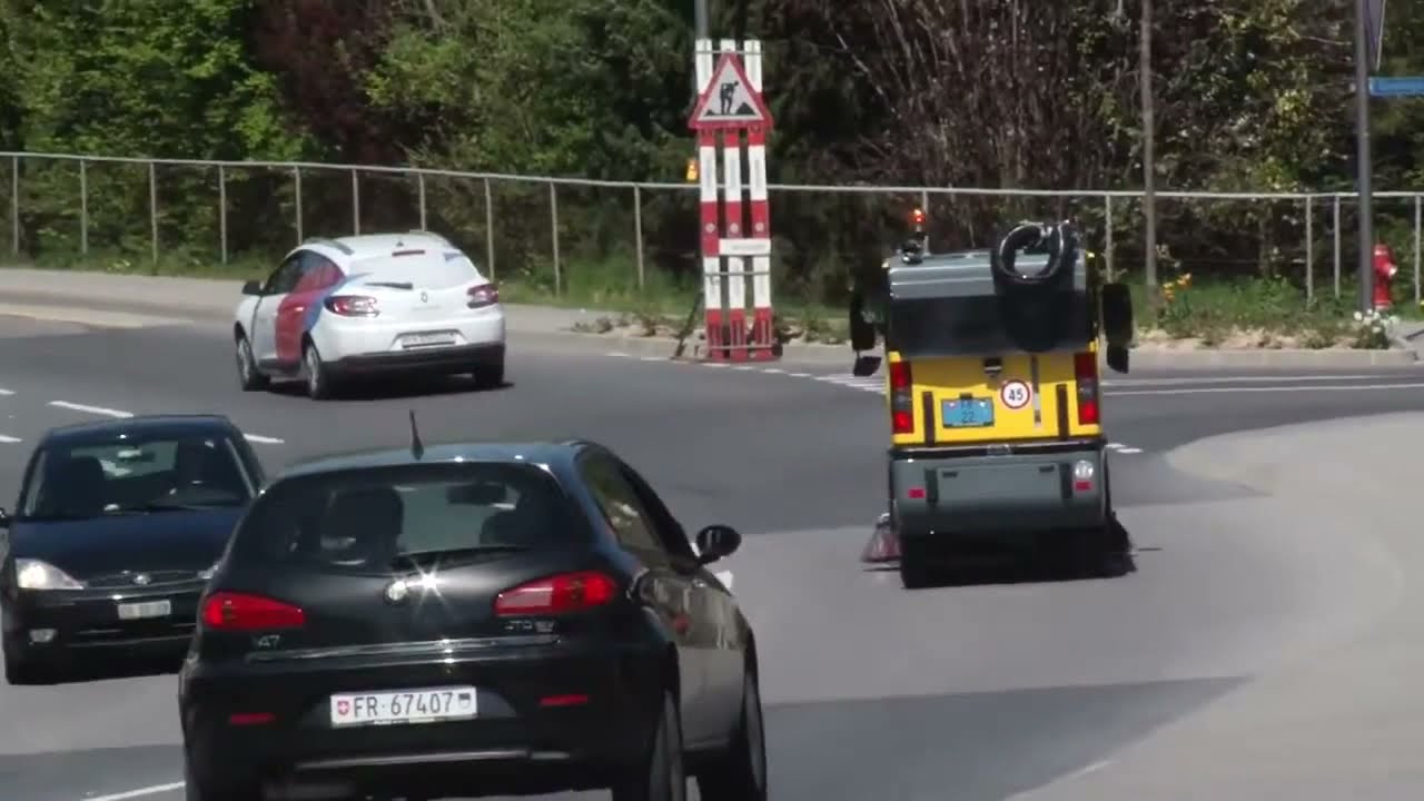 Mobile Road Sweeping Vehicle with 4 wheels Boschung Compact Sweeper S3