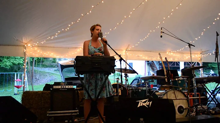 Mia Keller Hill covering Kimbra's "Settle Down" at...