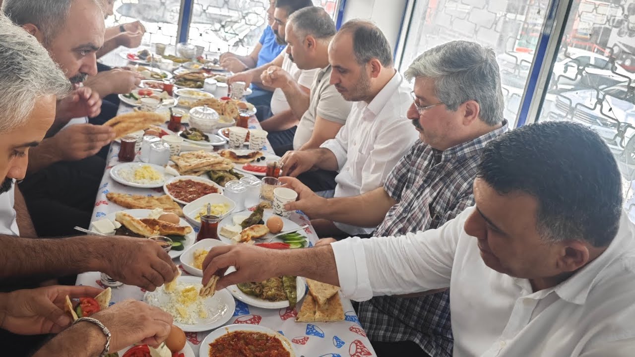 Kahtalı Dernekler , Damlacık Köyü Derneğinde Kahvaltıda bir araya geldi.