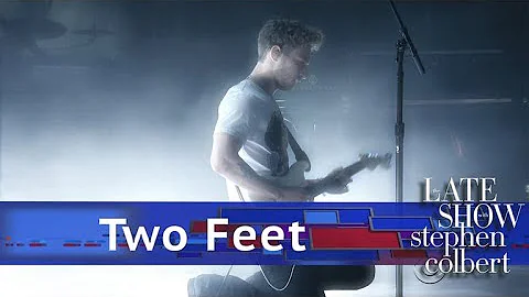 Two Feet Performs 'I Feel Like I'm Drowning'