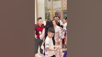 Bích Hạnh mừng vui quá trời gặp NSND Lệ Thuỷ Dương Đình Trí tại tiệc thôi nôi bé Lita con gái Kha Ly