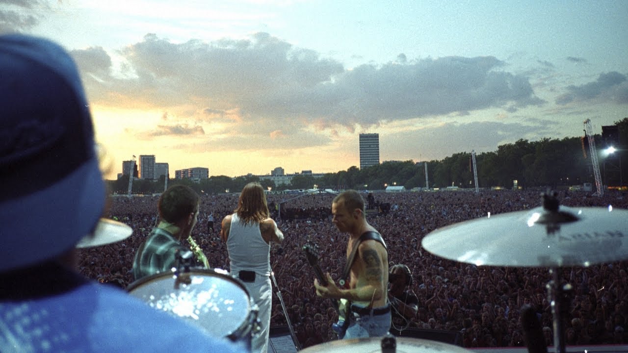 Red Hot Chili Peppers Live in Hyde Park - YouTube