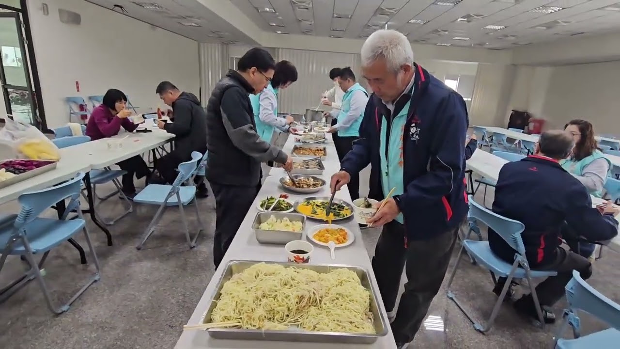 2026 1 9白河調解會 董*華區長鄭*蘋課長和調解委員在公所三樓禮堂共餐