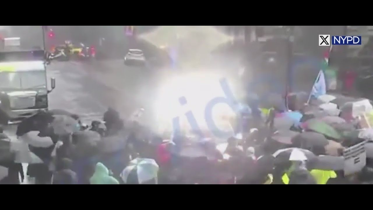Times Square closed off due to suspicious device: NYPD - YouTube