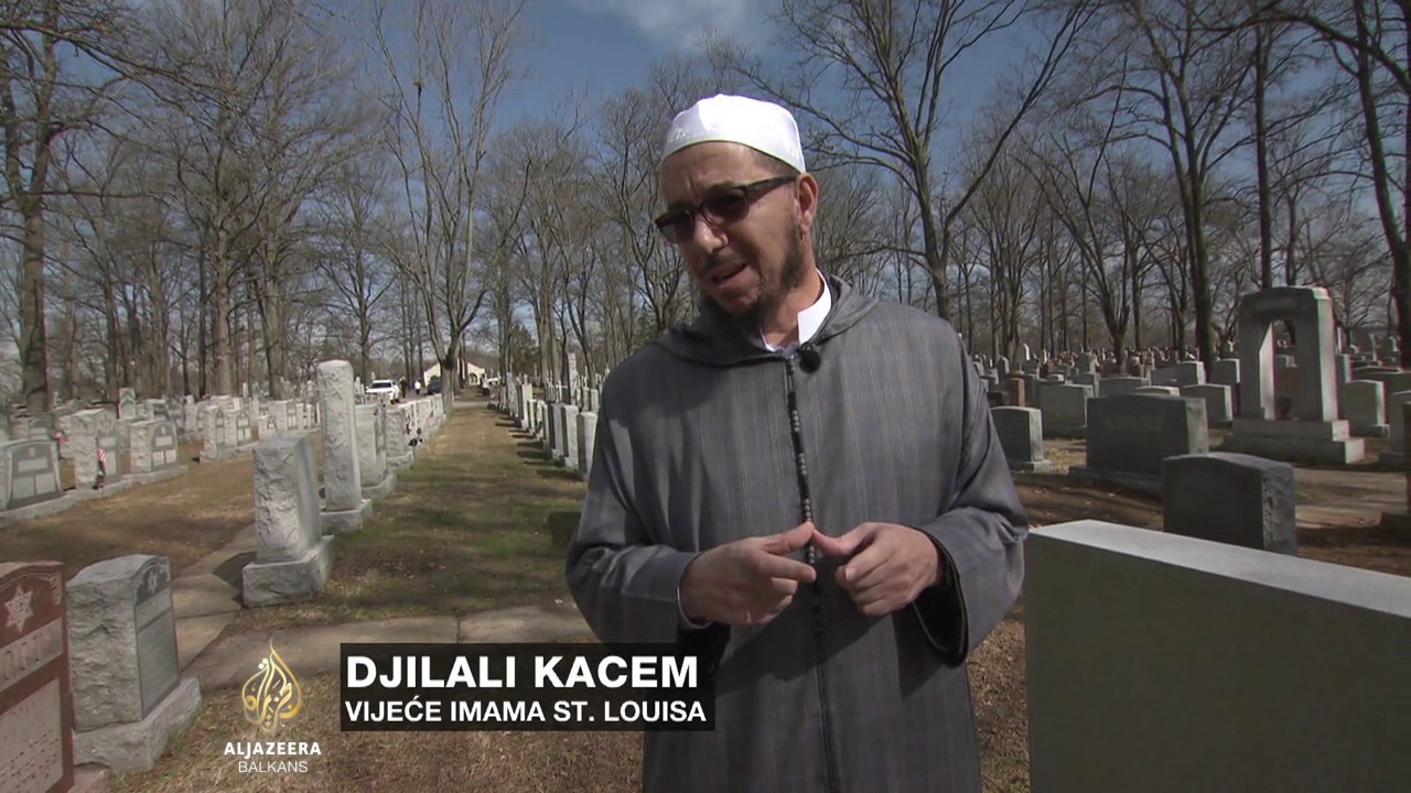 مسلمون يساعدون في ترميم مقبرة يهودية في ولاية ميسوري