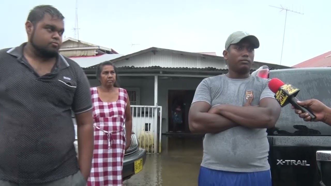 WE WORDEN OP BLAUW GELATEN ZEGGEN ONDERWATER GELOPEN BEWONERS MARTINAWEG - PRIME ALERT 30 MEI 2022