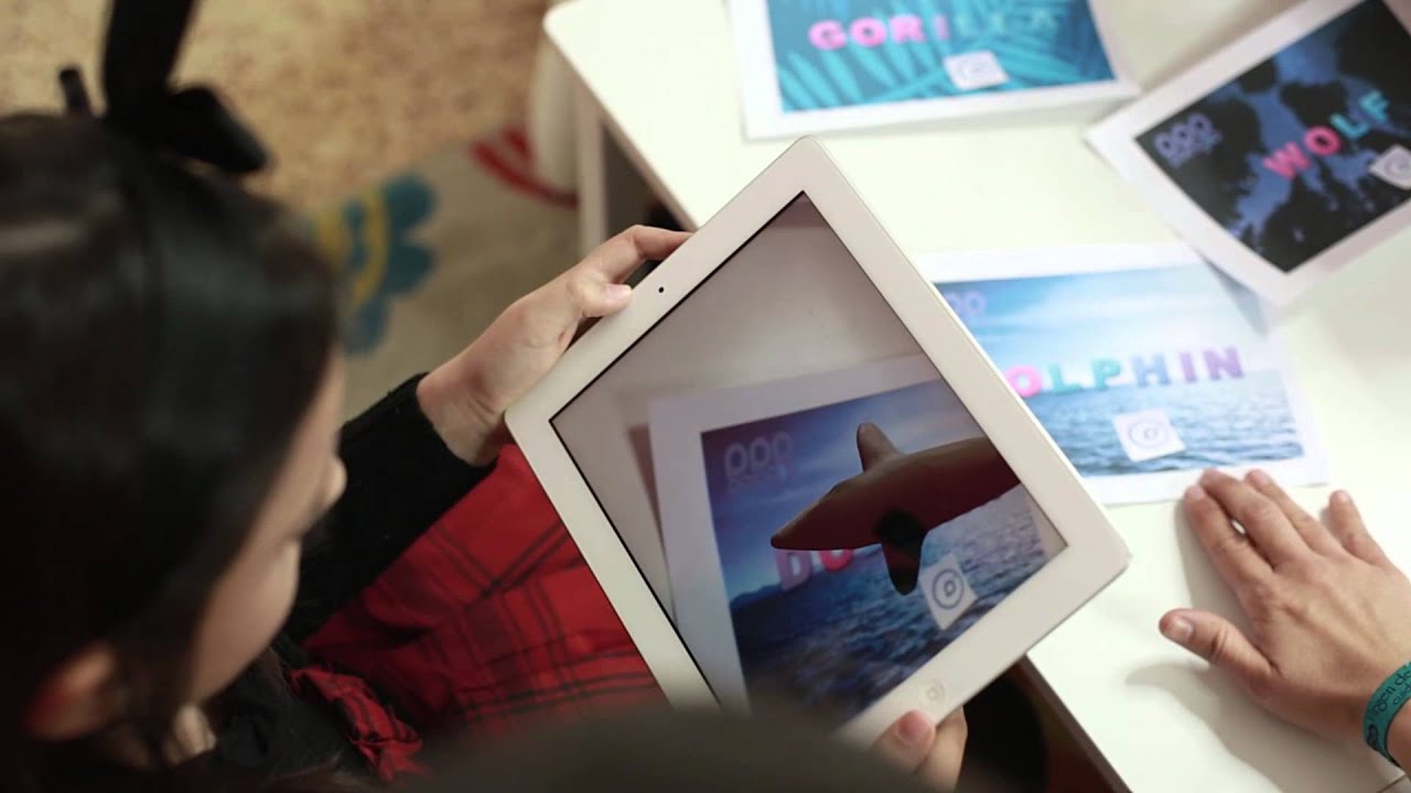 Doing3D augmented reality in education - YouTube