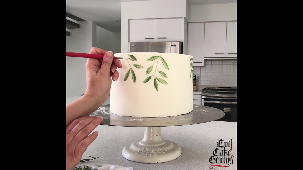 Stenciling on a Cake with Royal icing / Stenciling Fondant Cake