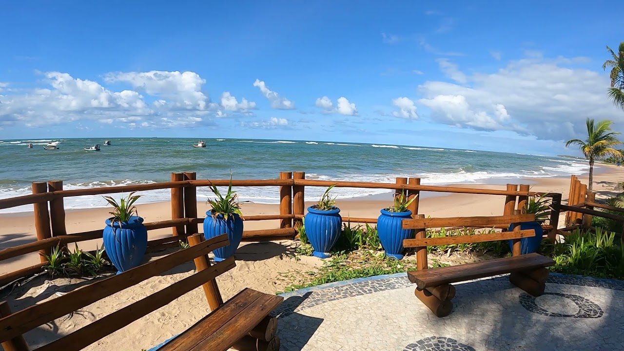 Praia de Guarajuba - Uma das Praias mais bonitas da Bahia. Costa de Camaçari - BA