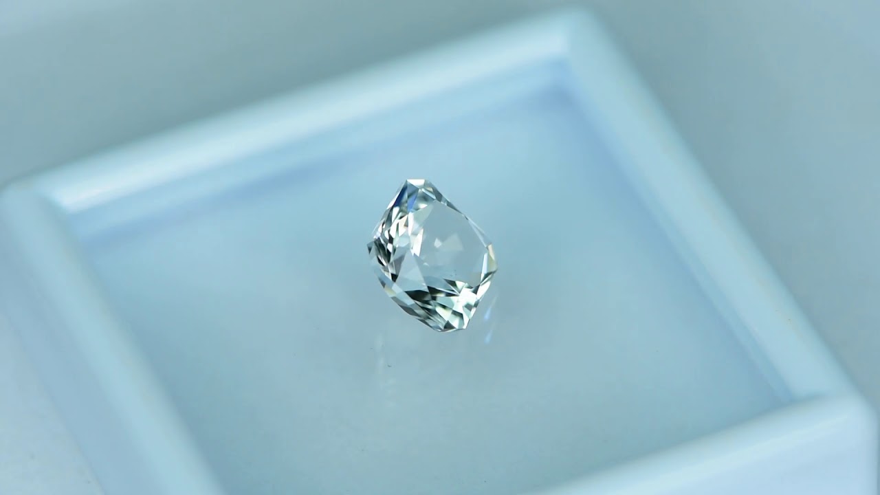 2.98ct Topaz - YouTube