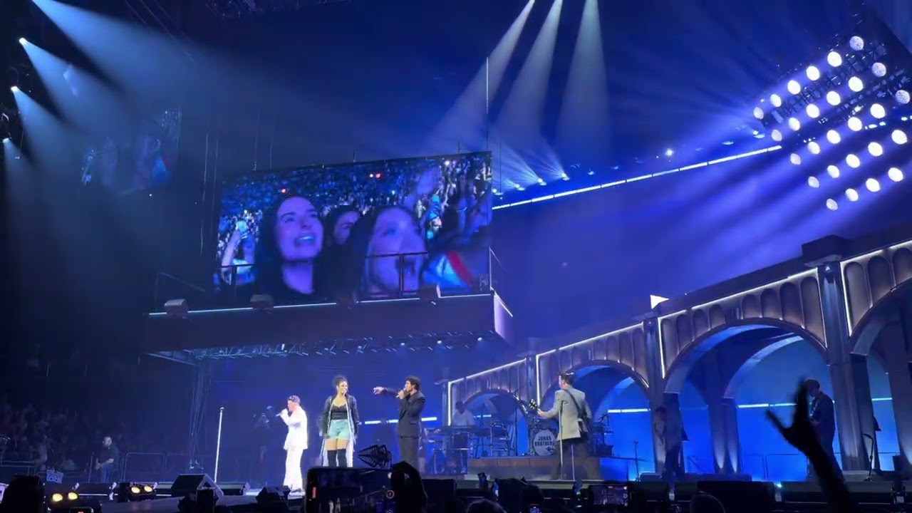 Jonas Brothers with Jordin Sparks - No Air