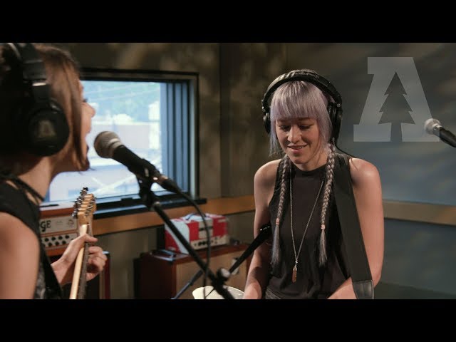 Larkin Poe - Trouble In Mind