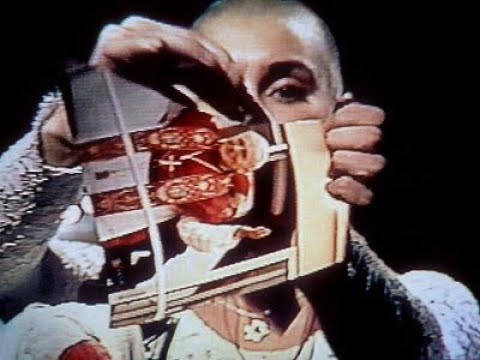 Vídeo: Sinead O'Connor rasgou uma foto do Papa