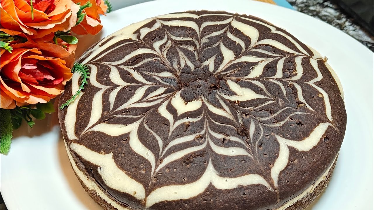 YUMMIEST ZEBRA CAKE YOU'LL EVER HAVE!🤩/NO OVEN, EGGLESS RECIPE/MADE IN KADHAI IN JUST 40  MINS!