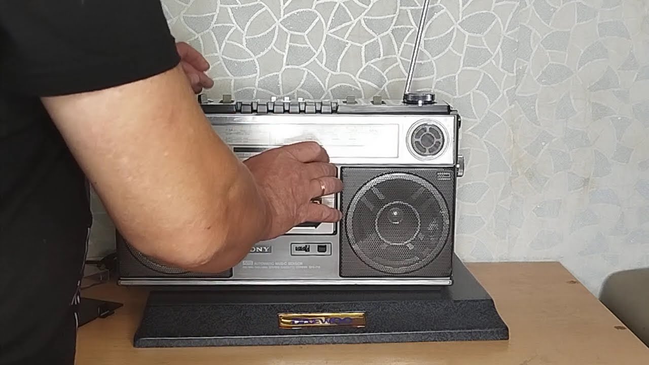 SONY CFS-71S - classic Japanese boombox of the 