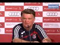 Bayern Trainer Van Gaal verlässt wütend Pressekonferenz