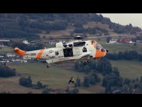 Video: Søk Og Redningshund Tino Finner Savnet Hund Fast I Gjørme