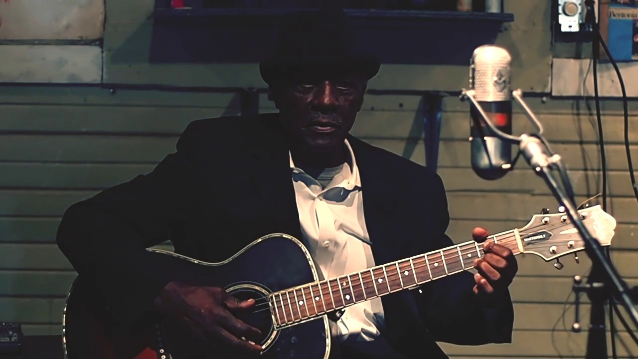 In Mississippi, small-town bluesman keeps aging music alive