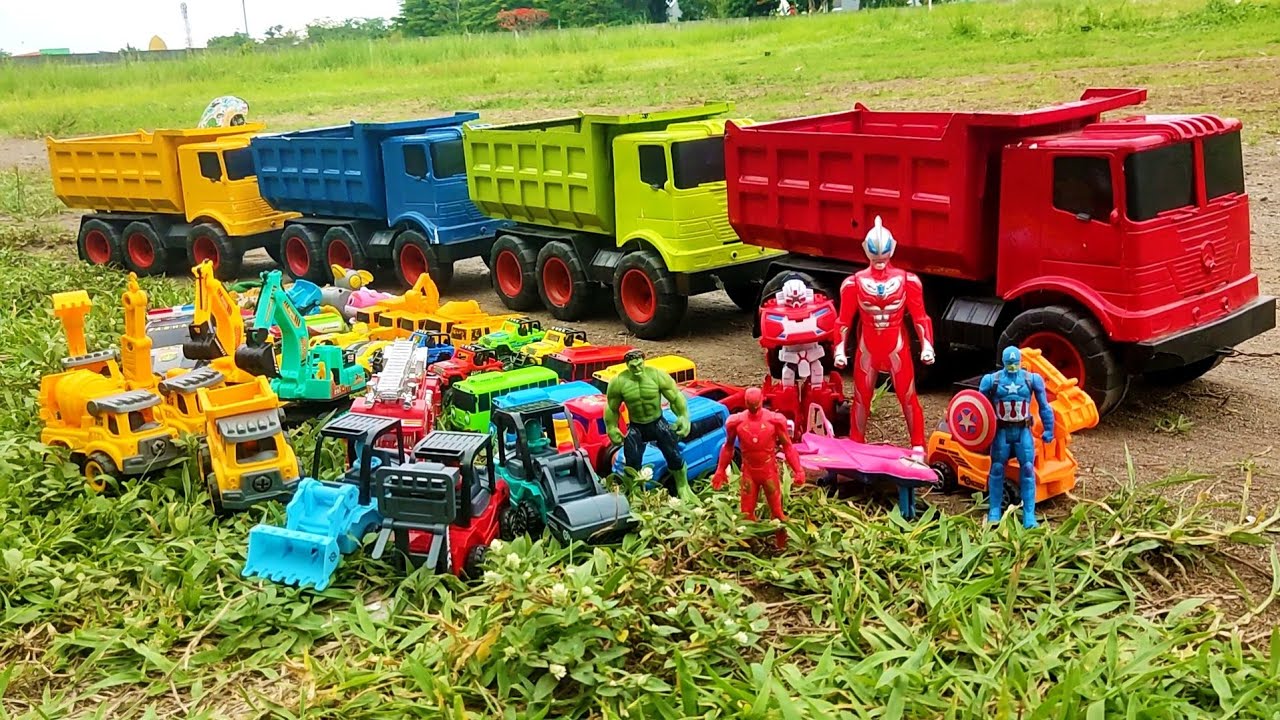 Mobil Truk Tronton Panjang Penuh Mobil Mobilan, Mobil Balap, Damkar ...