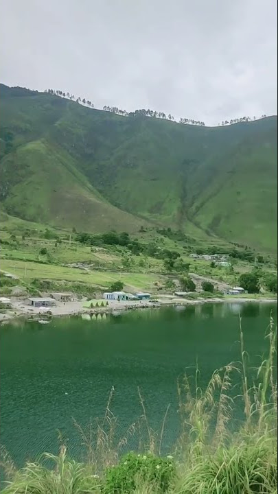 Paropo desa super indah ditepian danau toba
