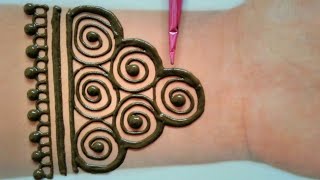 Stylish gol tikki mehndi for front hand | simple henna design