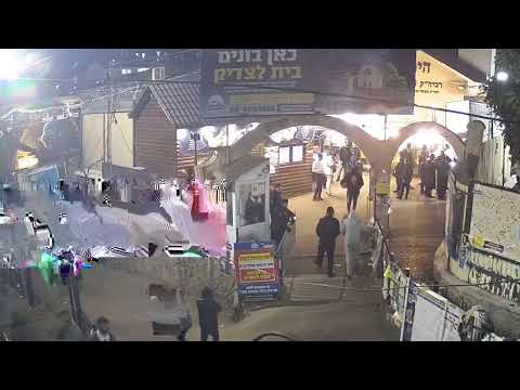 שידור חי מאומן מצלמות 24 שעות מהכניסה הראשית לציון הקדוש באומן 