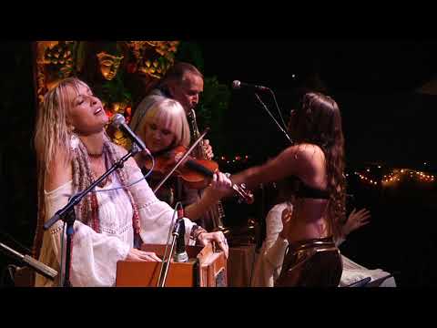Larisa Stow &