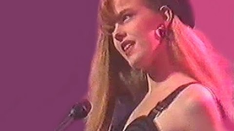 ALEX Y CHRISTINA - ¡Chas! y aparezco a tu lado