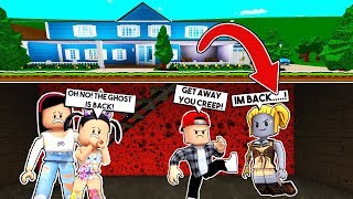 WE MOVED INTO OUR NEW HOUSE and FOUND A SECRET ROOM! *OUR HOUSE IS HAUNTED!* - Roblox - Bloxburg