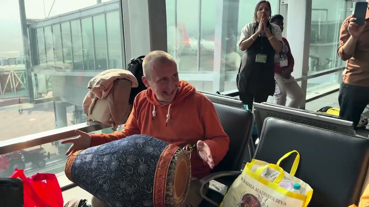 04.03.26 Киртан и Шримад Бхагаватам в аэропорту