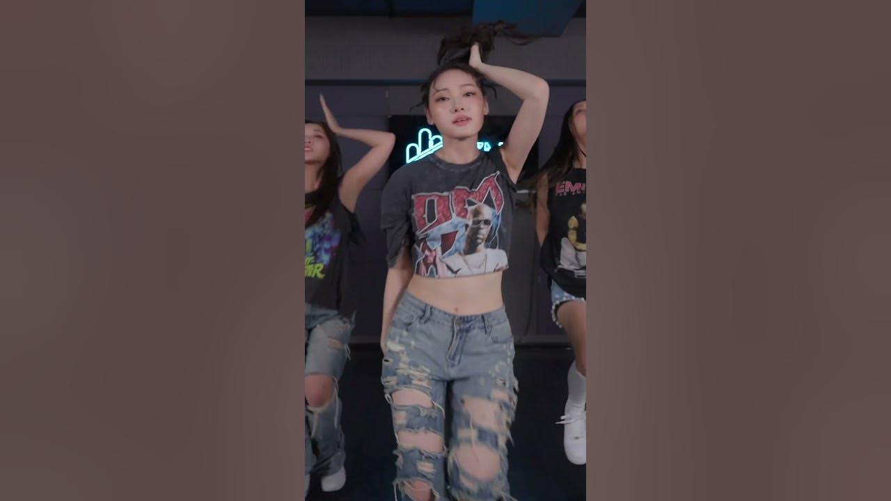 VVS 븨븨에스 'Purrfect' Dance Practice (Moving Cam Ver.) VVS 븨븨에스 'Purrfect' Dance Practice (Moving Cam Ver.)