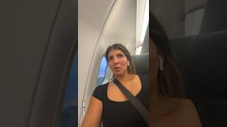 Un Marciano Sentado En El Ala De Un Vuelo Del Taca Que Quiere Entrar.cancion Viral