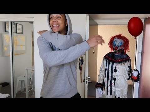crazy-"it"-clown-prank-on-boyfriend!!-(kb-grabs-knife)