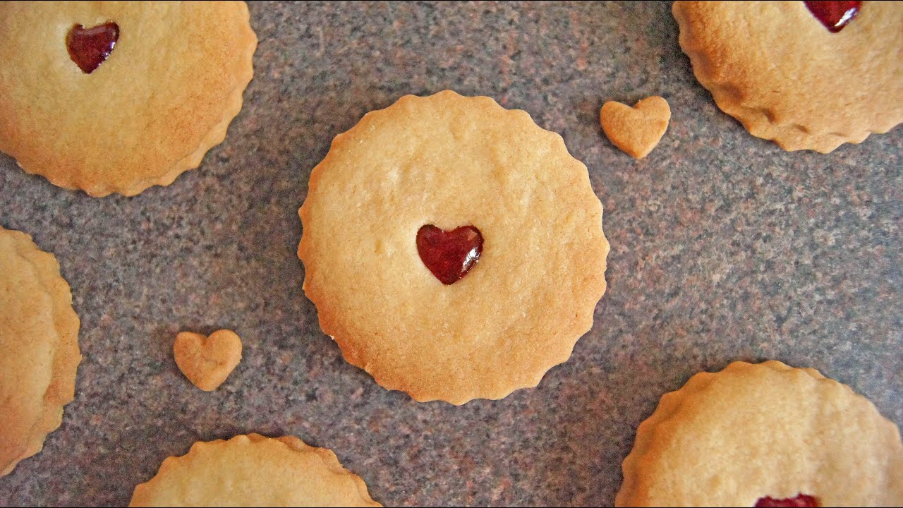 How To Make Jammy Dodgers ❤️ (w Simple Homemade Raspberry Jam)