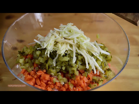 Vídeo: Cozinhando Para O Ano Novo: Uma Receita Da Salada Original 