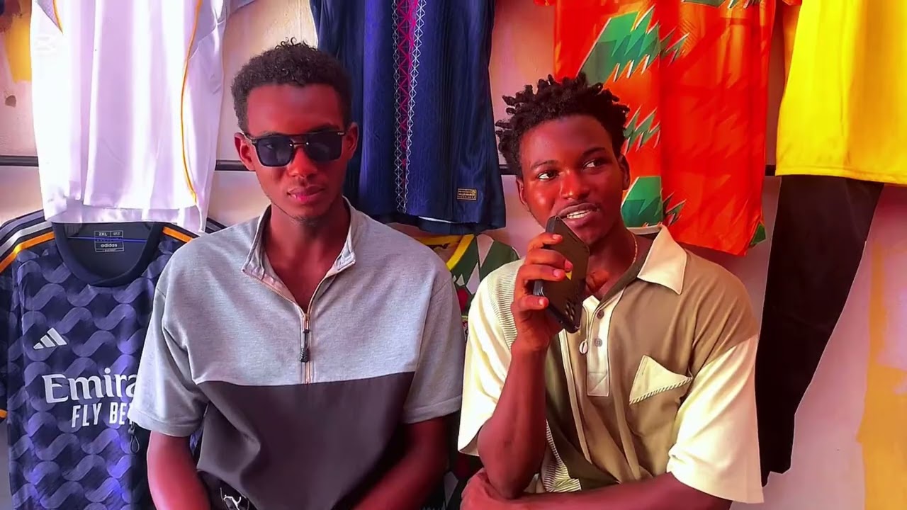 Partie 1 Mounirou boiro un jeune entrepreneur les feux monsieur dans les écoles de fouladou 