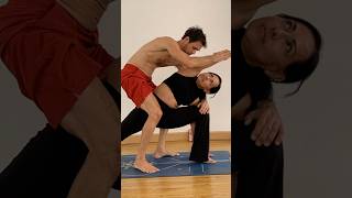 Yoga Michael Utthita Parsvakonasana Adjustment