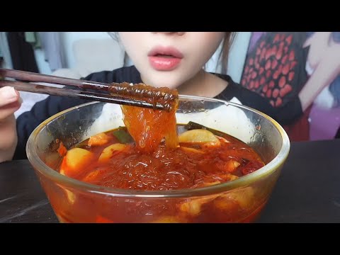 吃一个海底捞的自热小火锅，小酥肉给的真多呀【阿扬最爱嗦粉啦】