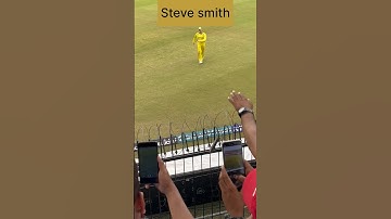 Steve smith good gesture to crowds👋 #indiavsaustralia #stevesmith #viralshorts